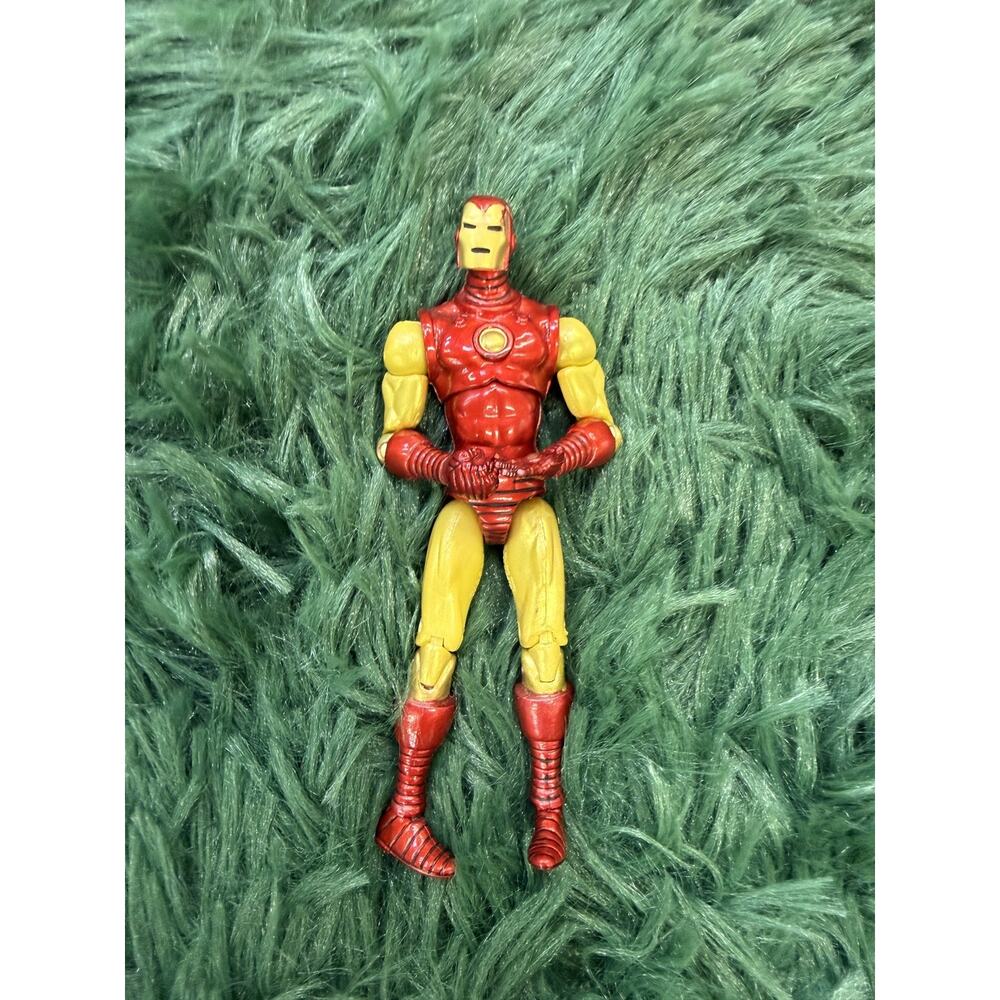 Hasbro Marvel Iron Man Action Figure 2009 Red Gold Yellow 4.5" Tall